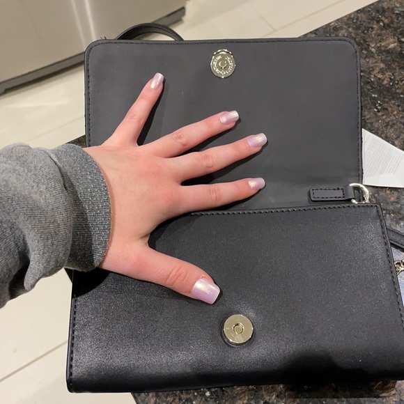 100% Authentic Guess black crossbody purse - Picture 8 of 8